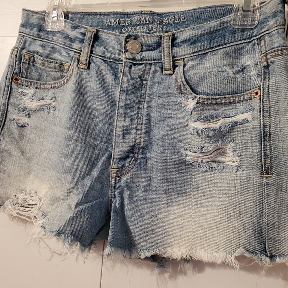 Women's American Eagle Light Wash Distressed Denim Shorts - Picture 2 of 8